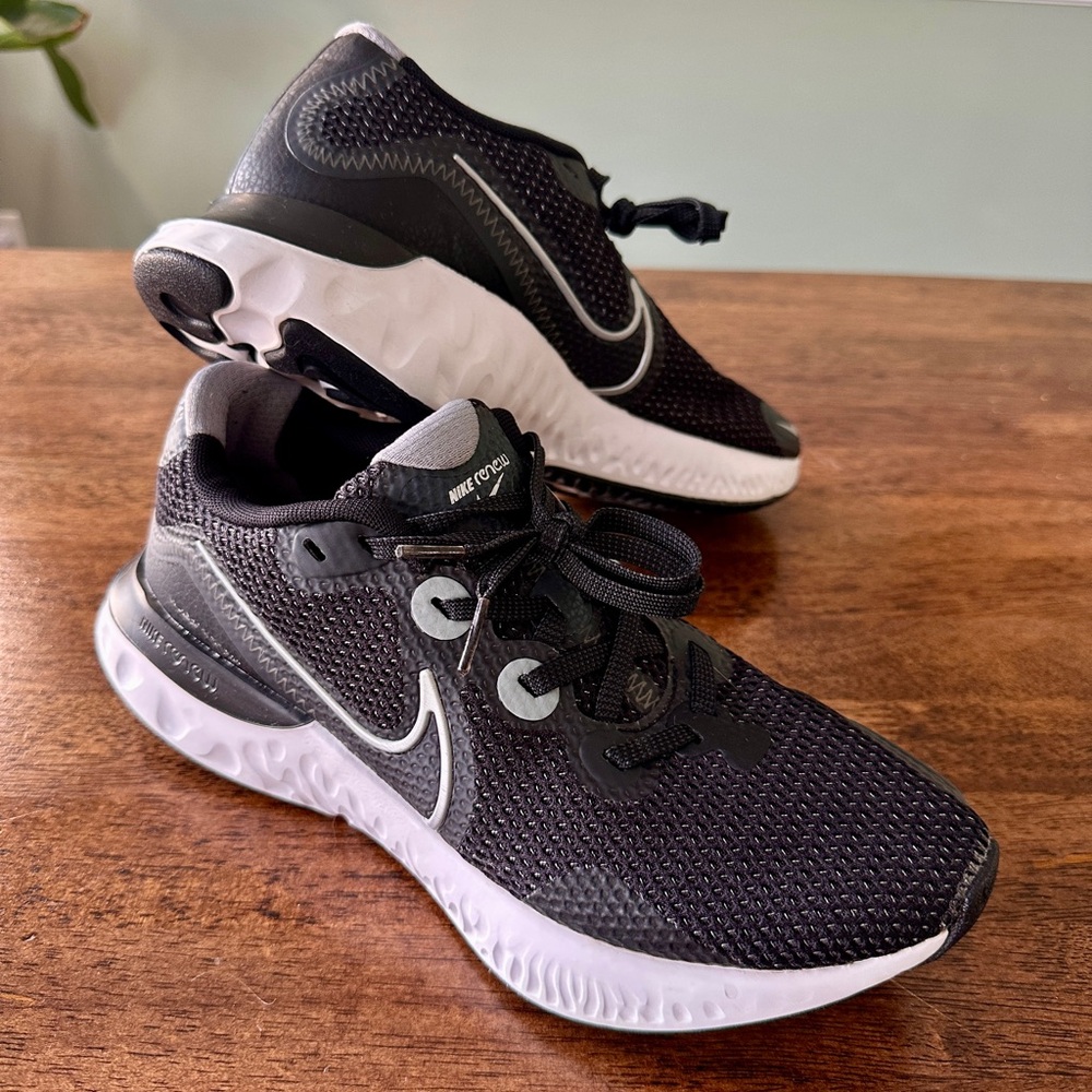 Nike Renew (CK6360-008) Athletic Shoes, Women’s 8.5 (Black, White, Metallic)
